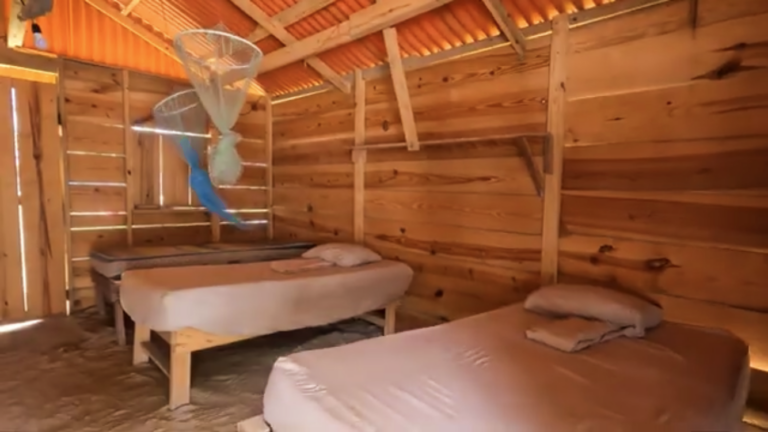 San Blas Islands Tours from Panama City: Simple island accommodation on the San Blas Islands in Panama