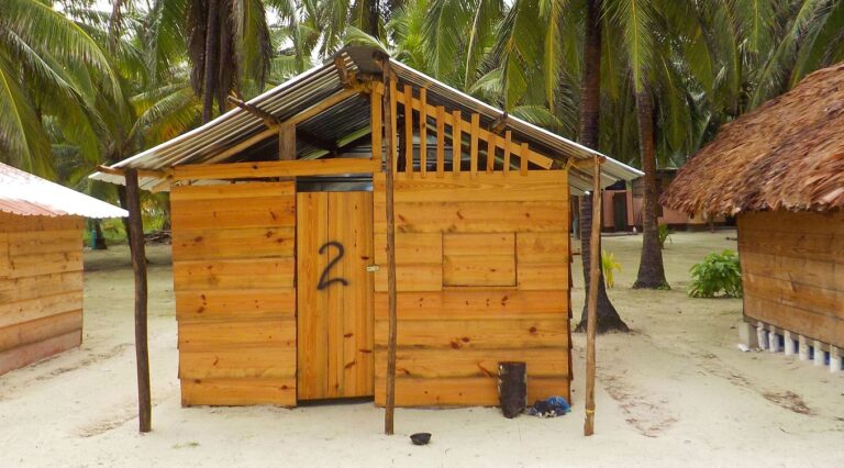 San Blas Islands Tours from Panama City: Rustic cabin accommodation during a San Blas Islands tour