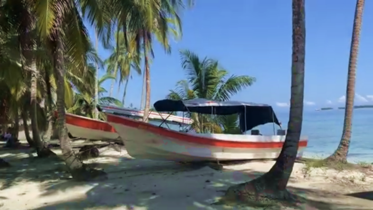 San Blas Islands Tours from Panama City: Speedboat at a San Blas Island in Guna Yala